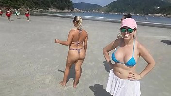 Play Caiu na net !!! Flagrei 3 atrizes porno safadas na praia. Sera que elas me deram bola ?