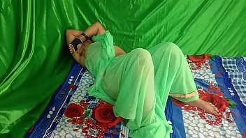 Play पडोस की आंटी सोई थी / उसके चुत मे लंड डाला तो ओ उठ गई ओर चिलाई आ बोलके