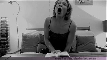 Play Hysterical Charlie Play French