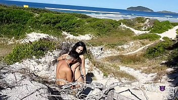 Play Turista Pede Informação e Ganha Foda Gostosa Na Praia ( COMPLETO NO RED )