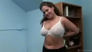Play Gordita Michelle con dos hombres