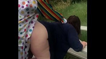 Play Gibby The Clown fucks pawg in daylight