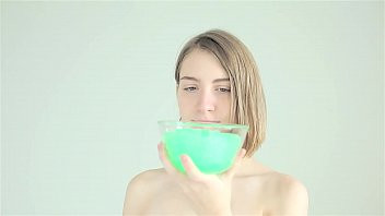 Play Nasty girl playing with balls