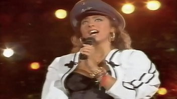 Play Sabrina "Yeah, Yeah"