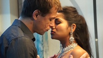 Play Desi Bhabi fucks British Man- Maya