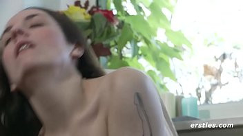Play Katie weib wie man einen Penis benutzt