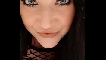 Play Up close and personal with harmony reigns stare deep into her pretty blue eyes and hear her sexy british accent