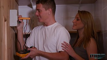 Play Horny homewife Victoria Daniels ridding on plumbers dick