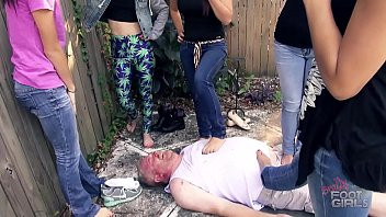 Play 5 Girls Spit humiliation