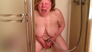 Play MarieRocks cums soooo hard in the shower